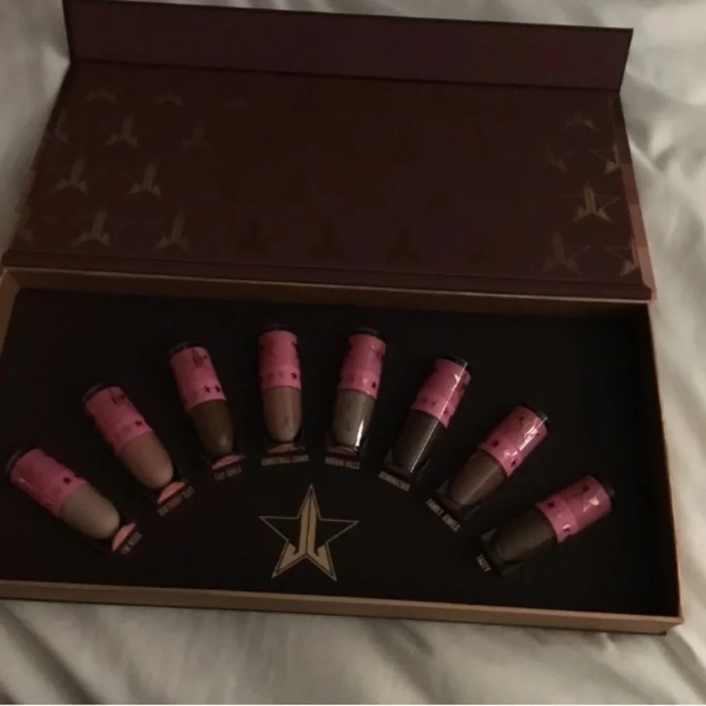 Jeffree Star Lipstick Set - Open here for nudes